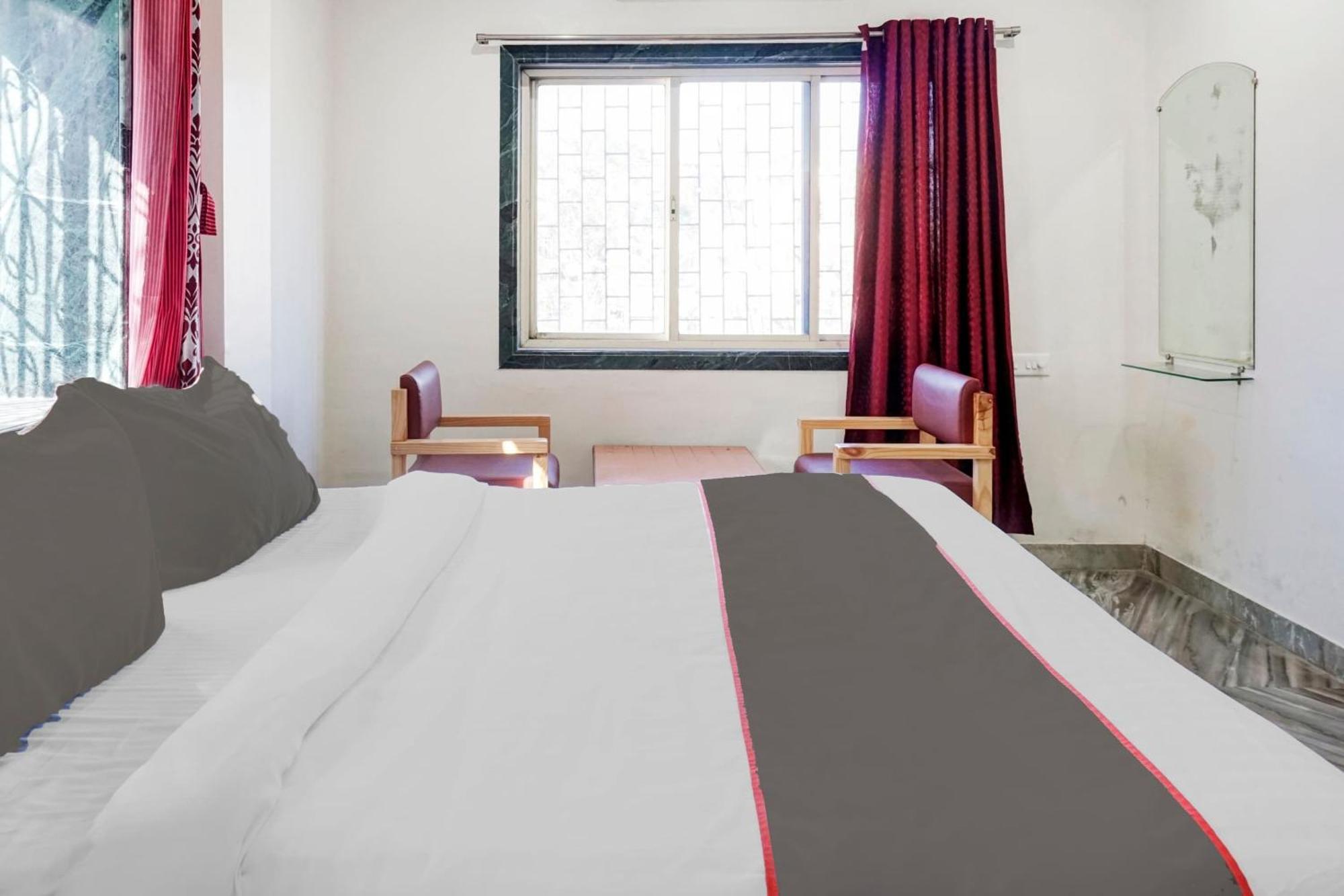 فندق Collection O Shreya Talegaon Dabhade المظهر الخارجي الصورة